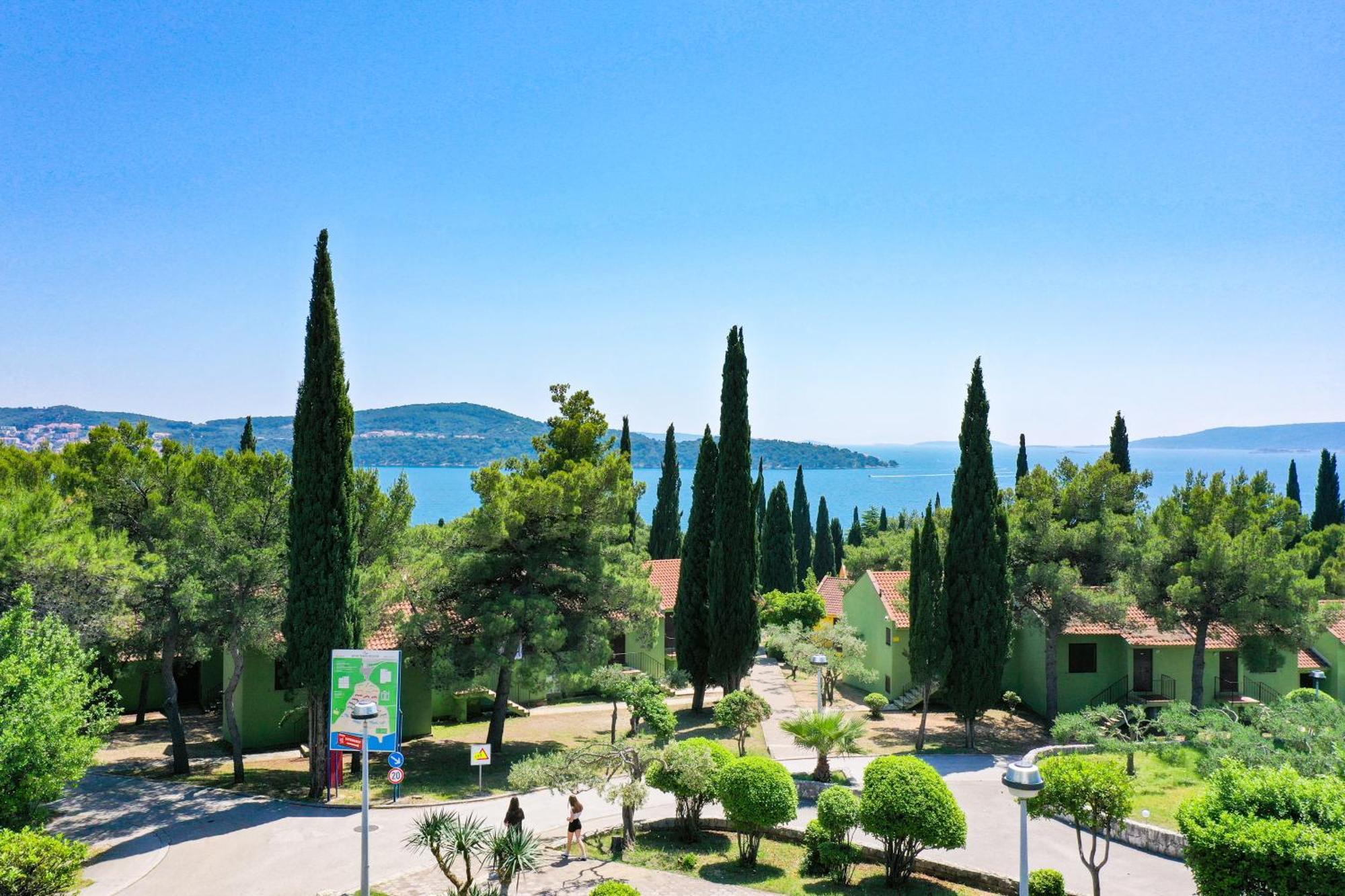 Apartments Medena Trogir Luaran gambar