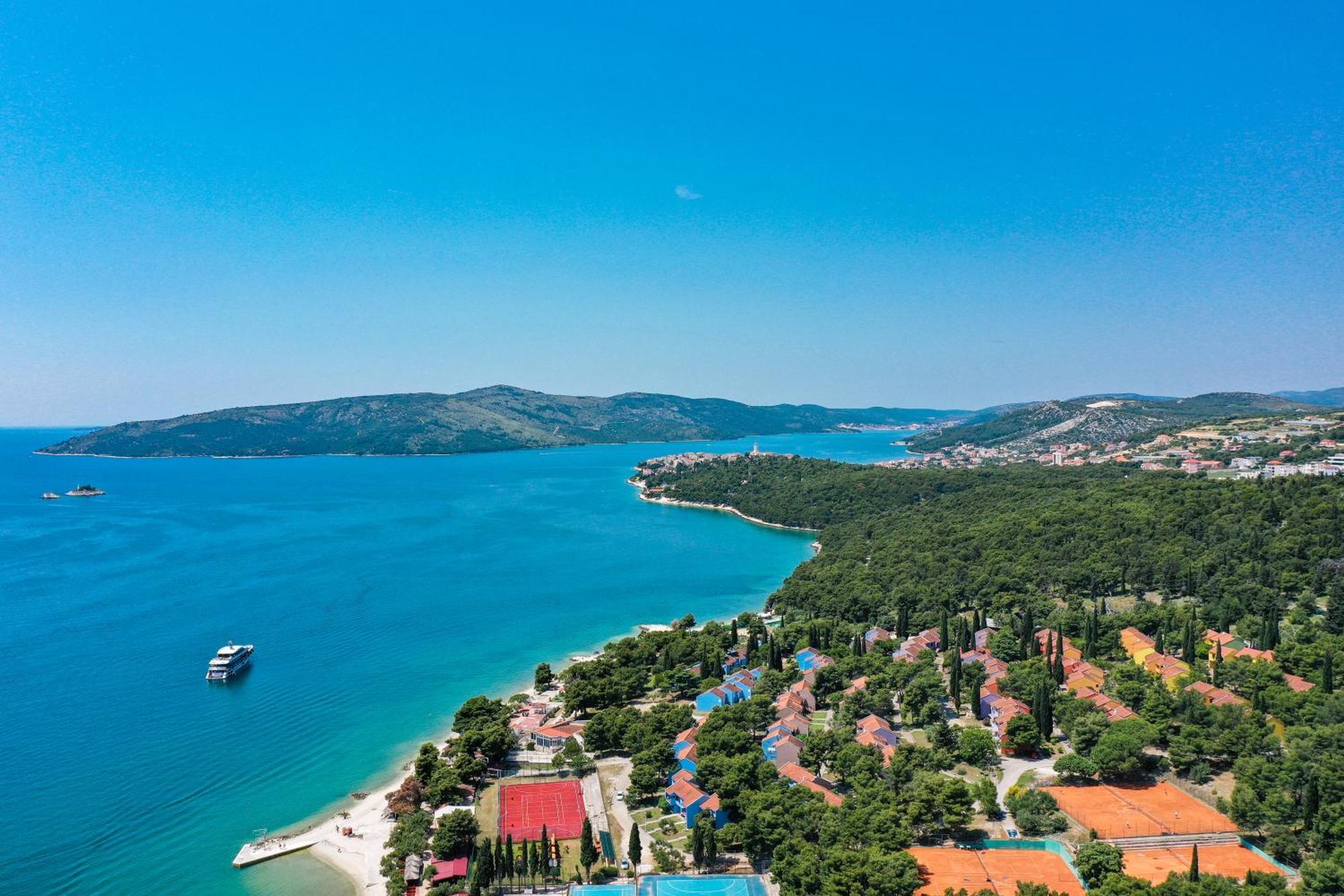 Apartments Medena Trogir Luaran gambar