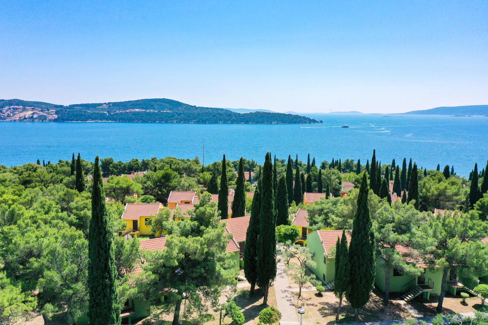 Apartments Medena Trogir Luaran gambar