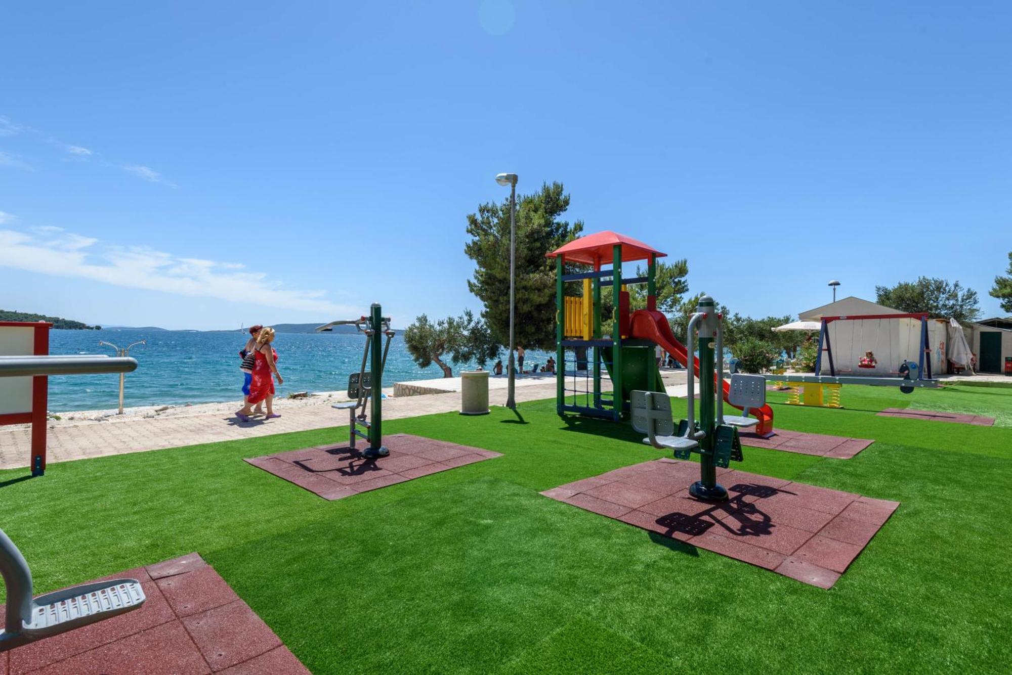 Apartments Medena Trogir Luaran gambar