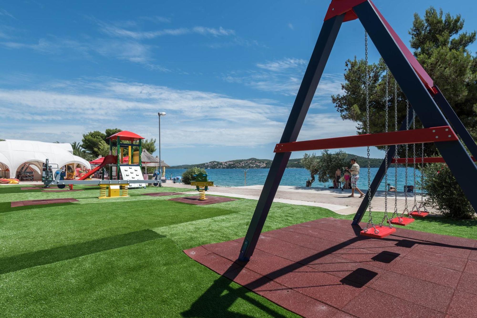 Apartments Medena Trogir Luaran gambar