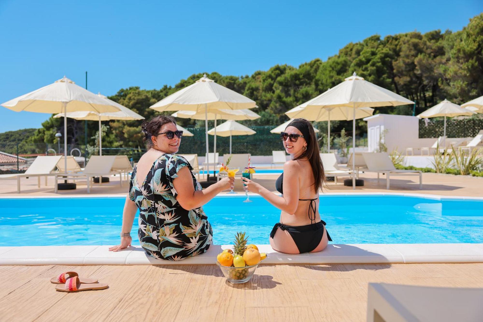 Apartments Medena Trogir Luaran gambar