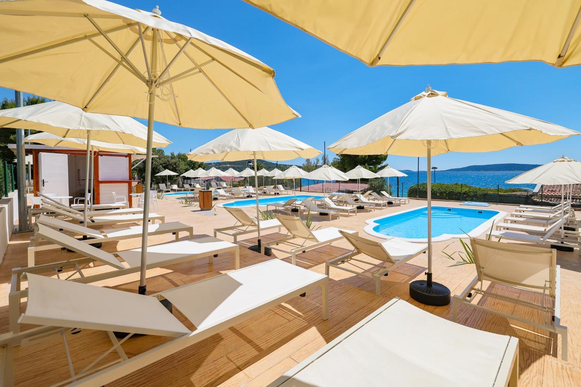 Apartments Medena Trogir Luaran gambar