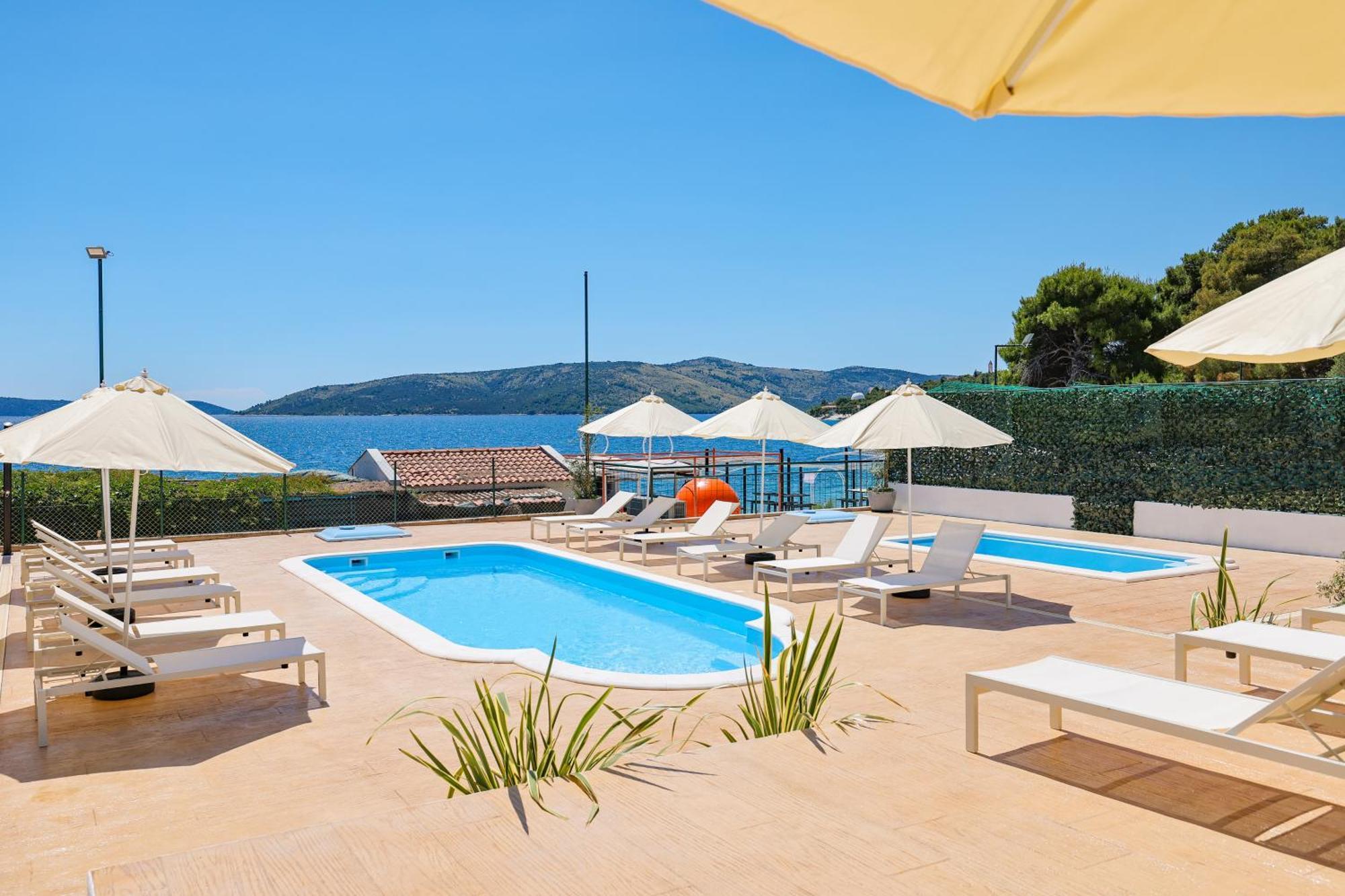 Apartments Medena Trogir Luaran gambar