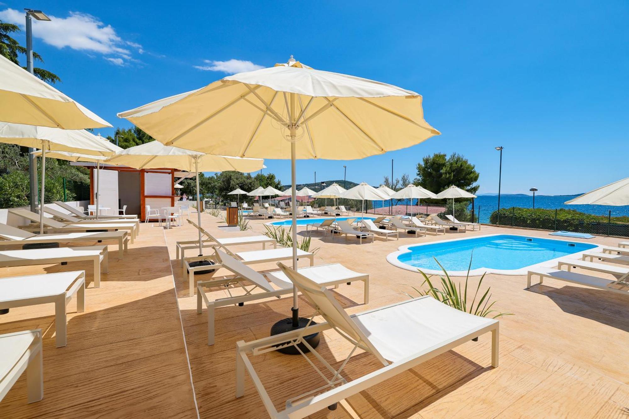 Apartments Medena Trogir Luaran gambar