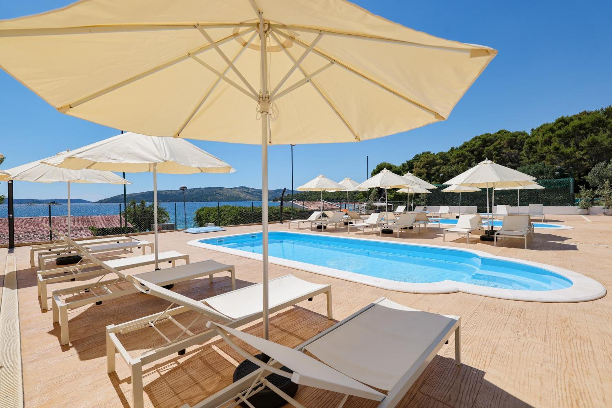 Apartments Medena Trogir Luaran gambar