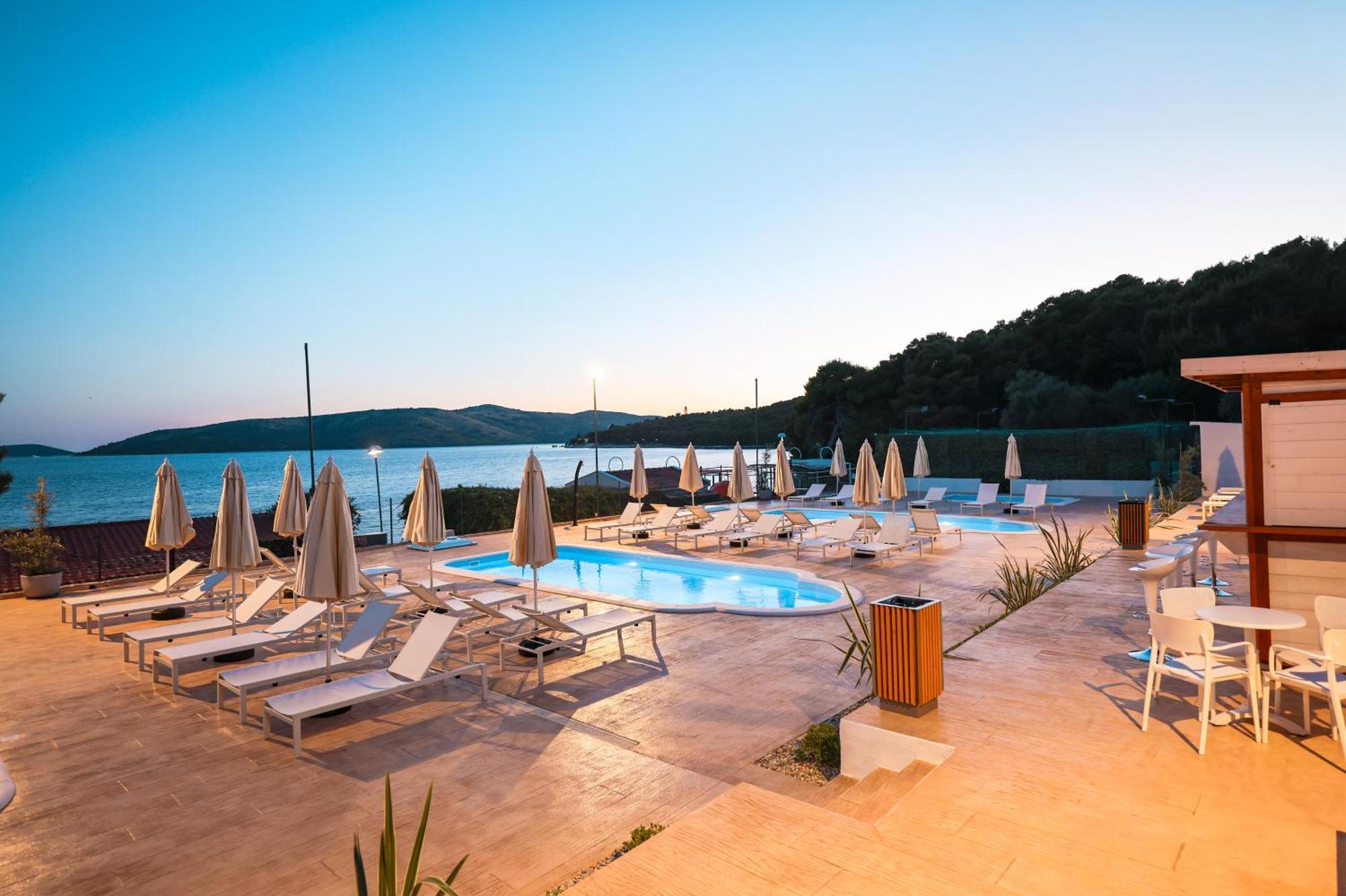 Apartments Medena Trogir Luaran gambar