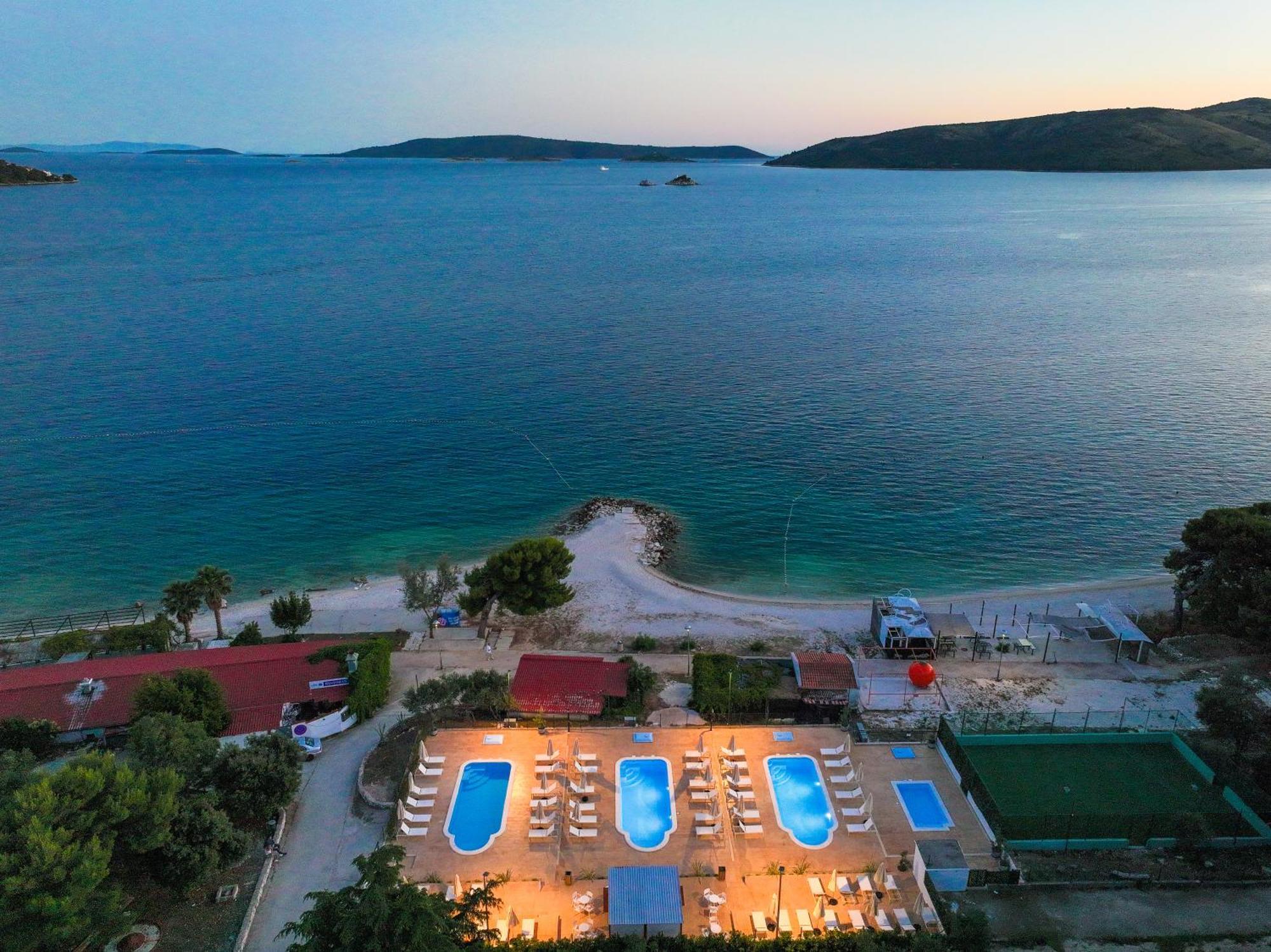 Apartments Medena Trogir Luaran gambar