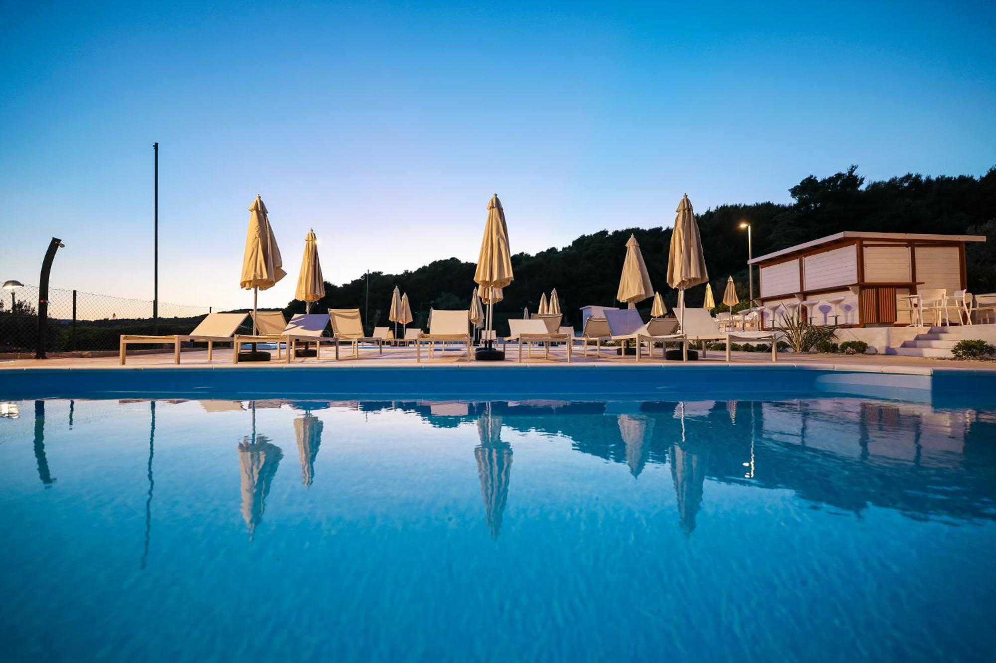 Apartments Medena Trogir Luaran gambar