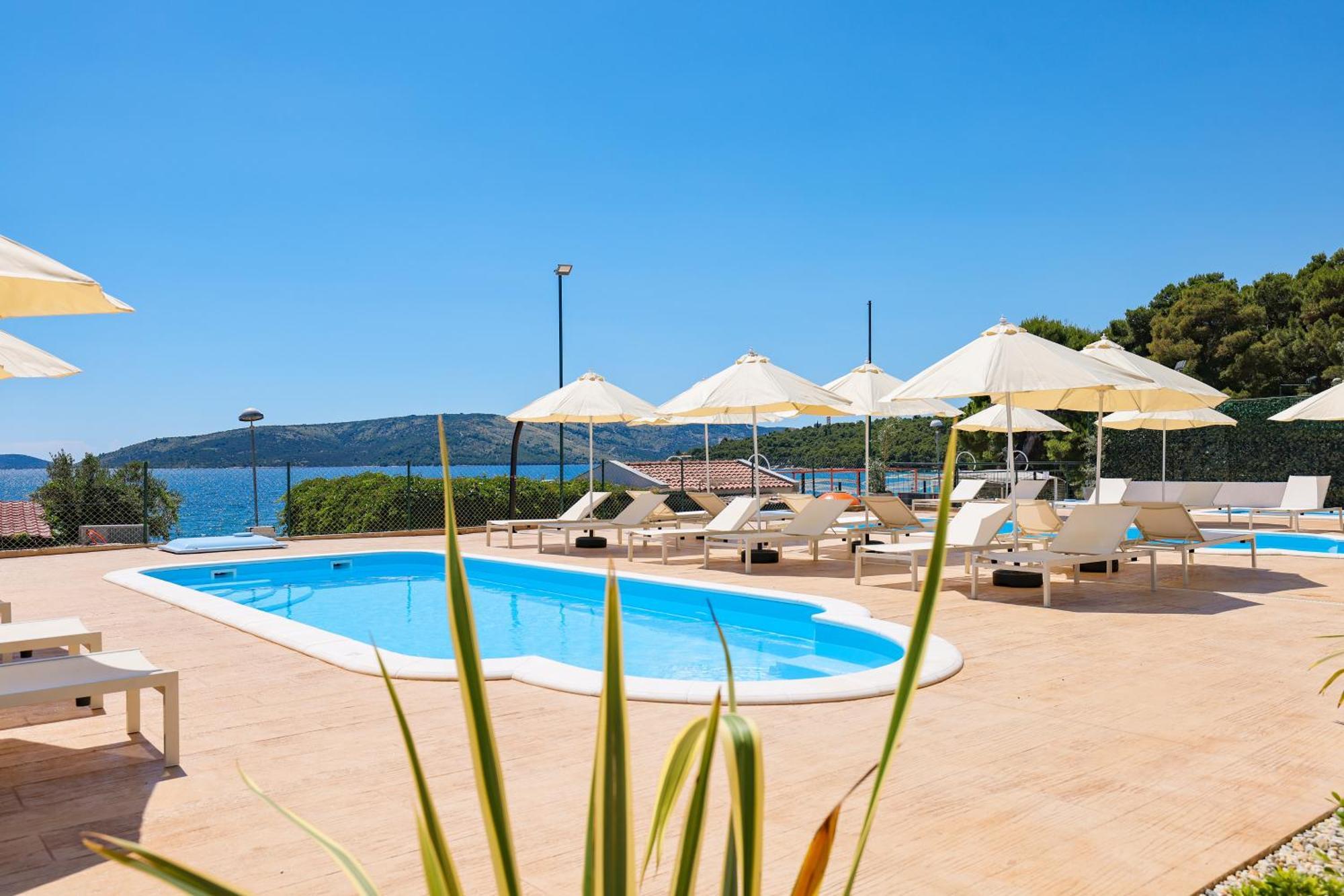 Apartments Medena Trogir Luaran gambar