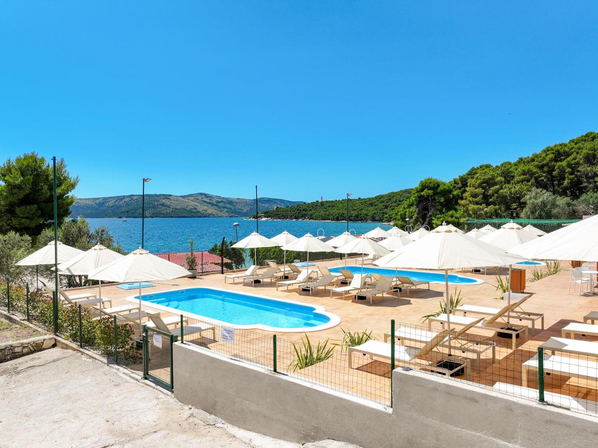 Apartments Medena Trogir Luaran gambar